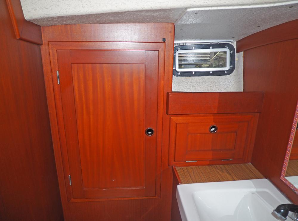 Cabin en avant, H&eacute;bergements